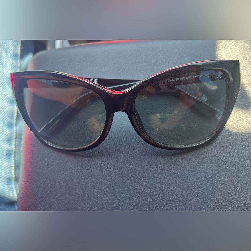 Used- Tom Ford ‘Carli’ in Black Cat-Eye Sunglasses. Original case included